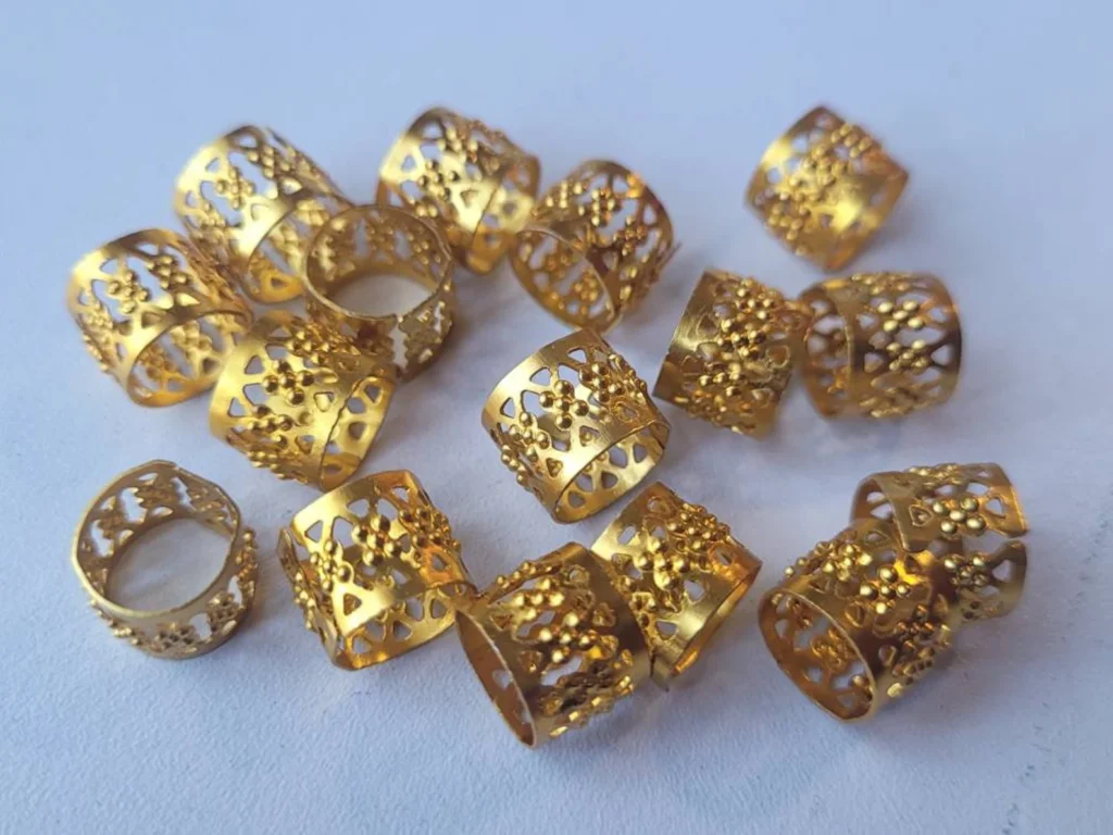 15 Best Hair Accessories for Women in 2025 (Styling Tips Inside) 16 15